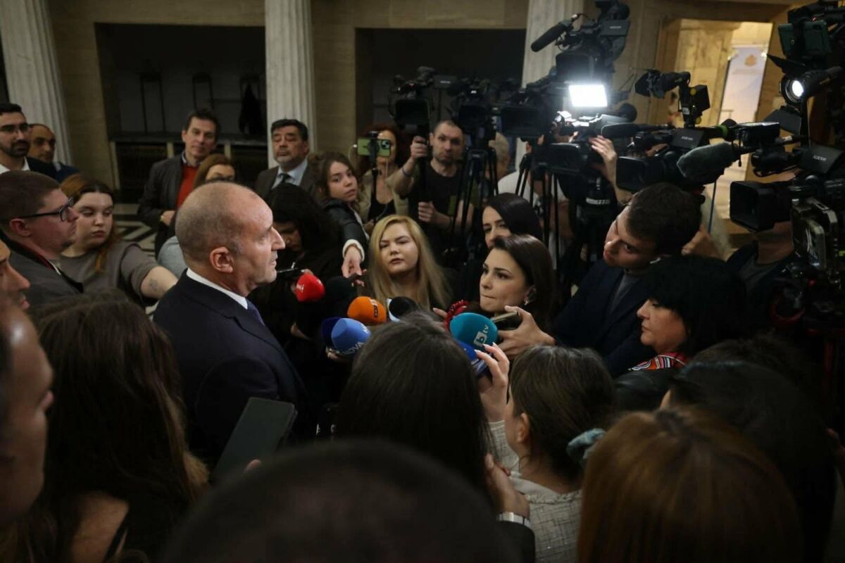 Румен Радев смрази Пеевски: Всичките му полети с частни самолети ще бъдат детайлно проверени КОЙ и как ги плаща! %% Румен Радев смрази Пеевски: Всичките му полети с частни самолети ще бъдат детайлно проверени КОЙ и как ги плаща!