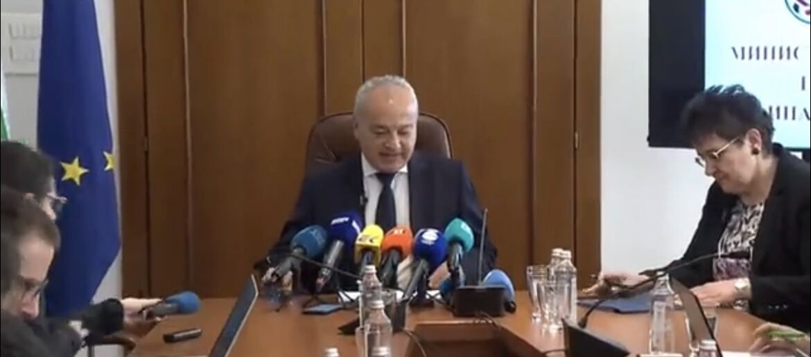 Крадците от Сглобката врещят срещу Гълъб “дръжте крадеца” за Бюджет 2026 с тройно по-нисък външен дълг! %% Крадците от Сглобката врещят срещу Гълъб “дръжте крадеца” за Бюджет 2026 с тройно по-нисък външен дълг!