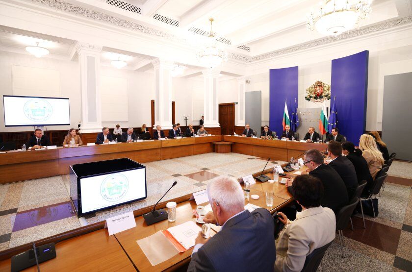 Извънредно! Румен Радев и кабинетът свалят цените с 15% в големите търговски вериги! %% Извънредно! Румен Радев и кабинетът свалят цените с 15% в големите търговски вериги!