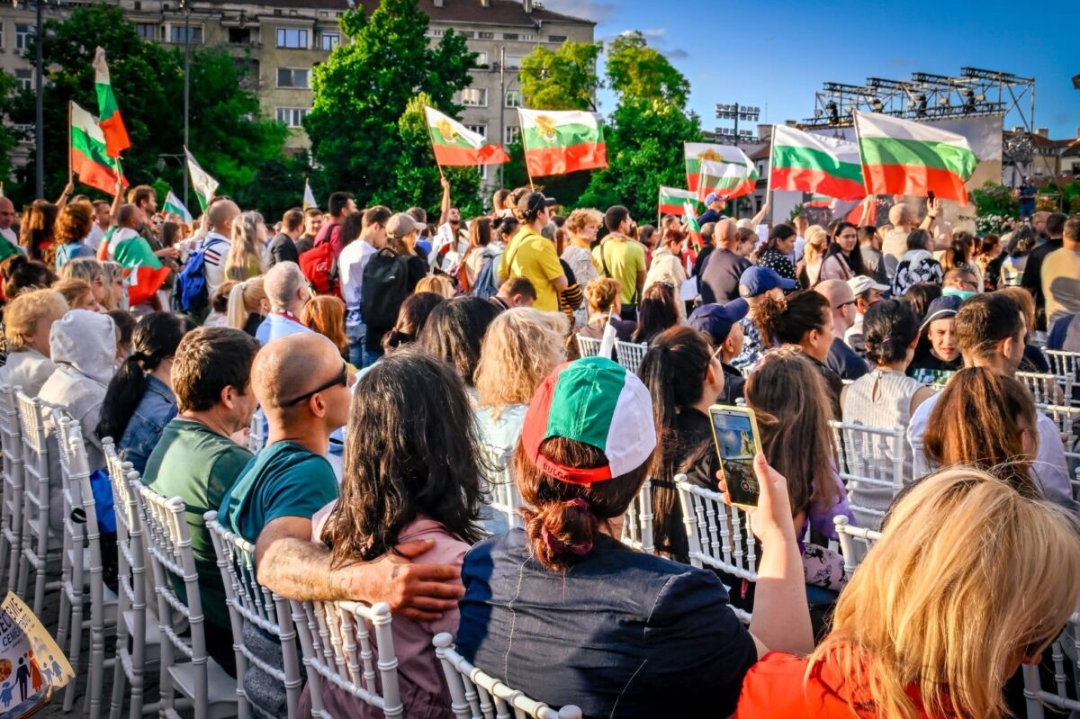 %% Прайдът с Дара и Шествието на Семейството с Княгинята - генерална репетиция на армиите за изборите през есента! (Снимки)