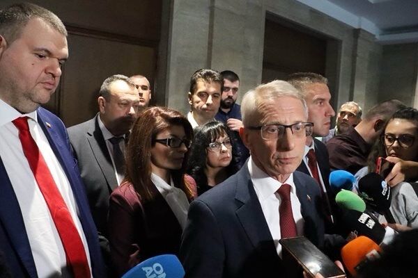 %% Шизофренията на жълтопаветните полезни идиоти