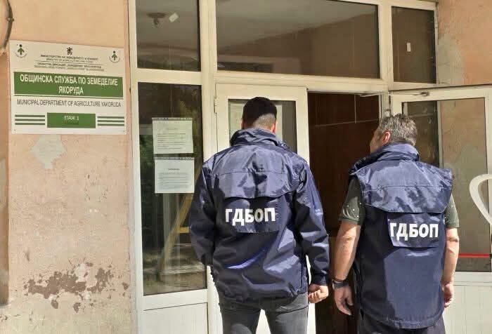 %% МВР арестува и пуска Христо Широката на принципа “Зайо, защо си с шапка и защо си без шапка”! (Снимки)