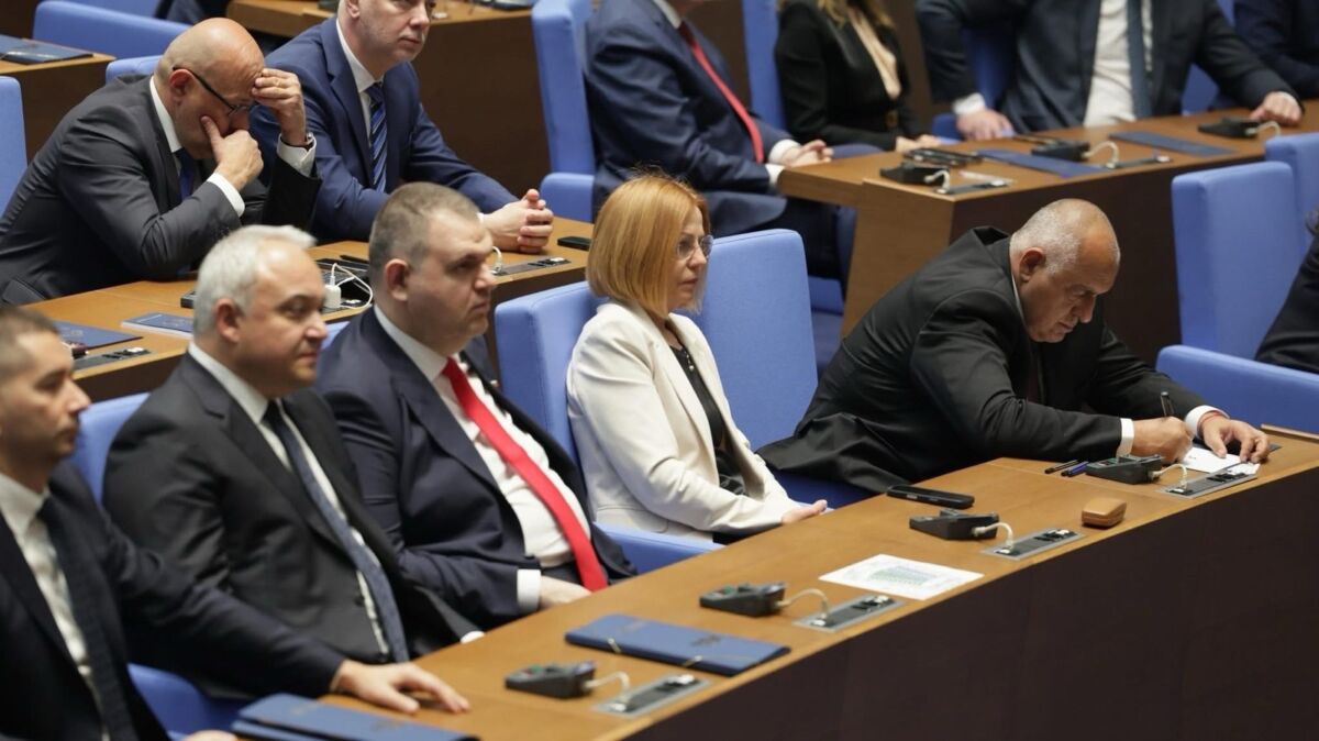 %% Войната на Демерджиев vs. Пеевски за самолетите ще се реши от арбитъра … Главчев