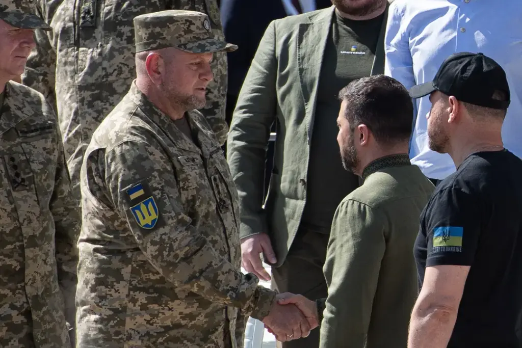 %% Гореща социология от Киев: Залужни мачка мощно Зеленски по рейтинг в Украйна!