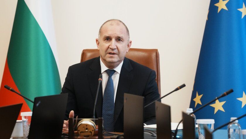 %% Румен Радев: Шокиращо е, че се намериха политици и инфлуенсъри, които искат да печелят партийни дивиденти от убийството в Пловдив!