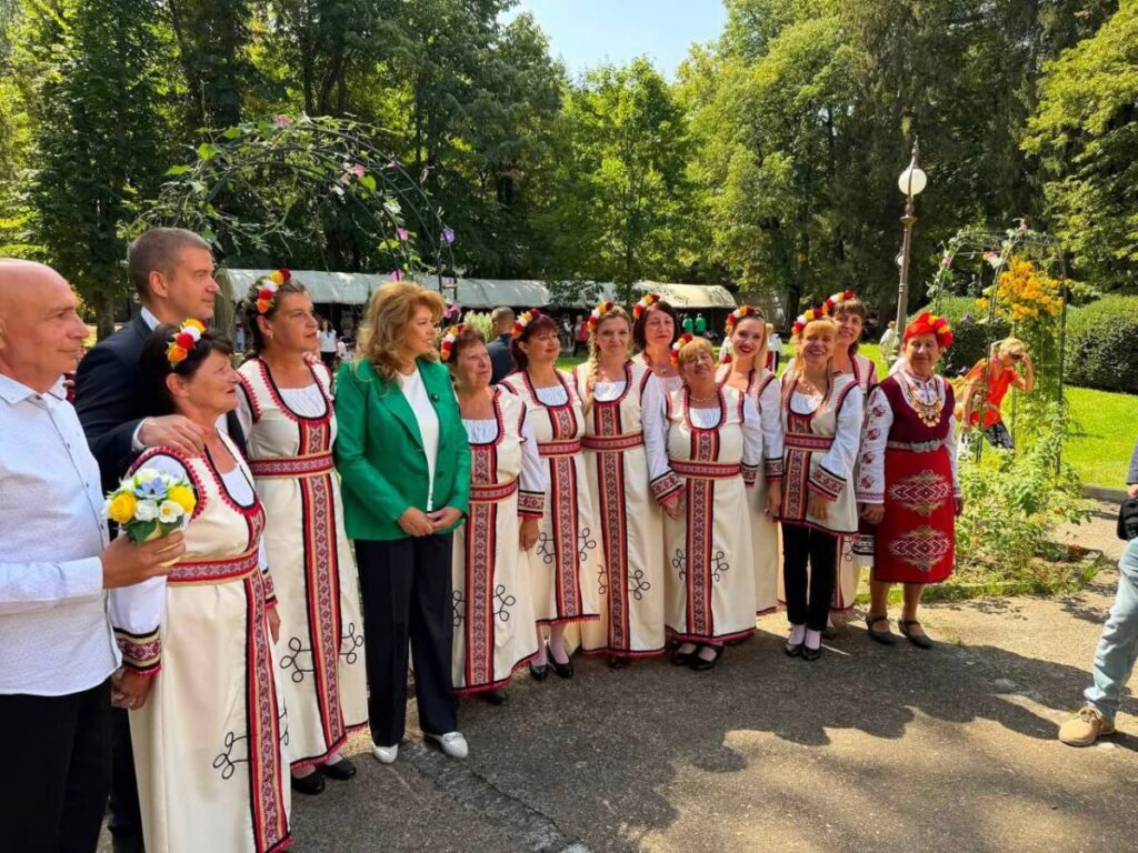 %% Най-успешният български кмет Живко Тодоров посрещна Йотова на знаковия събор „Богородична стъпка“ (СНИМКИ)