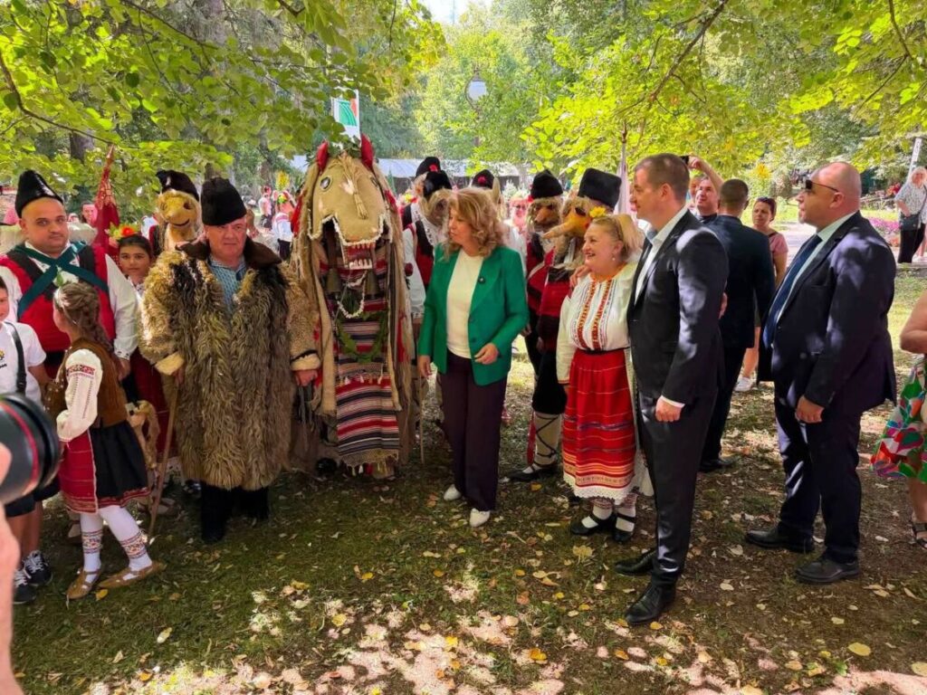 %% Най-успешният български кмет Живко Тодоров посрещна Йотова на знаковия събор „Богородична стъпка“ (СНИМКИ)