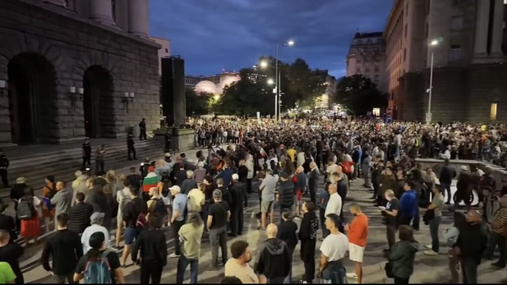 %% Първият протест за сезона по-малоброен от балона под постовете на Капутин и Пуйло!
