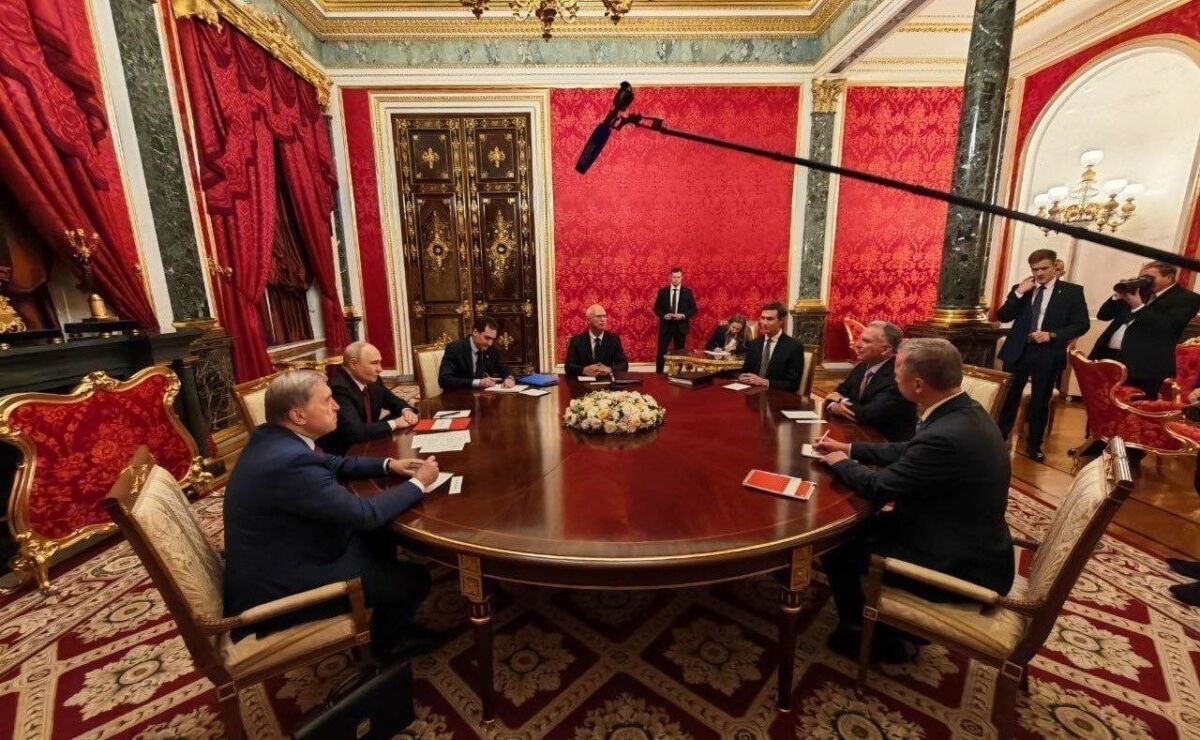 %% Путин говори три часа с пратениците на Тръмп в Кремъл и обяви тридневно примирие с Украйна