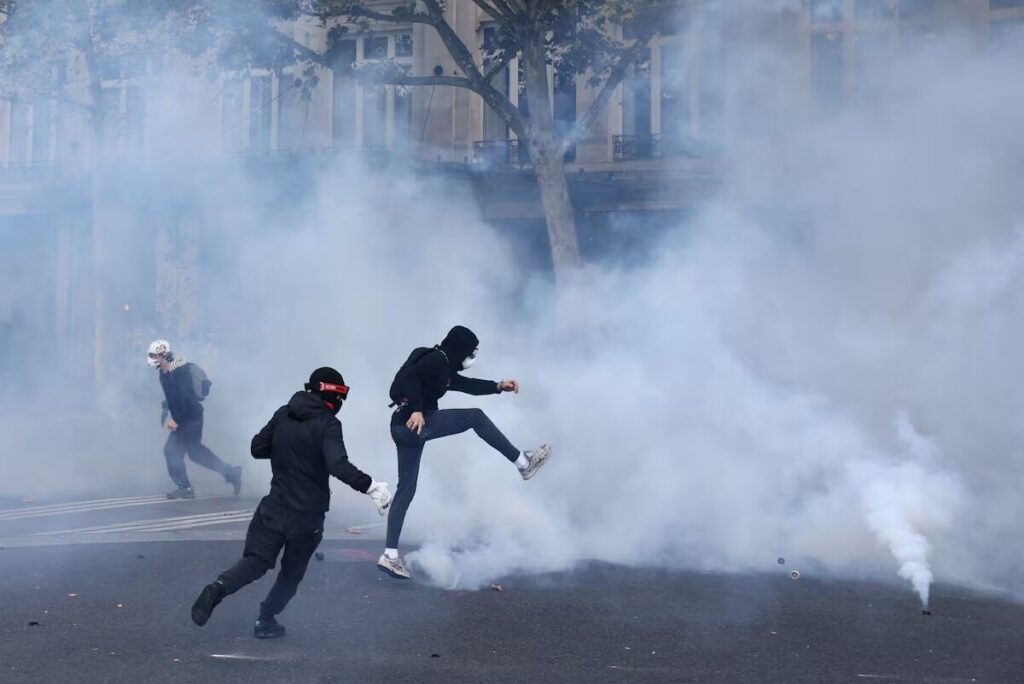 %% Париж гори! Милиони излязоха на брутални протести по улиците на Франция и Европа