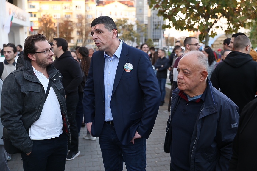 %% Сглобката опря до футболните хулигани и агитките за нов протест по “Парижки” сценарий