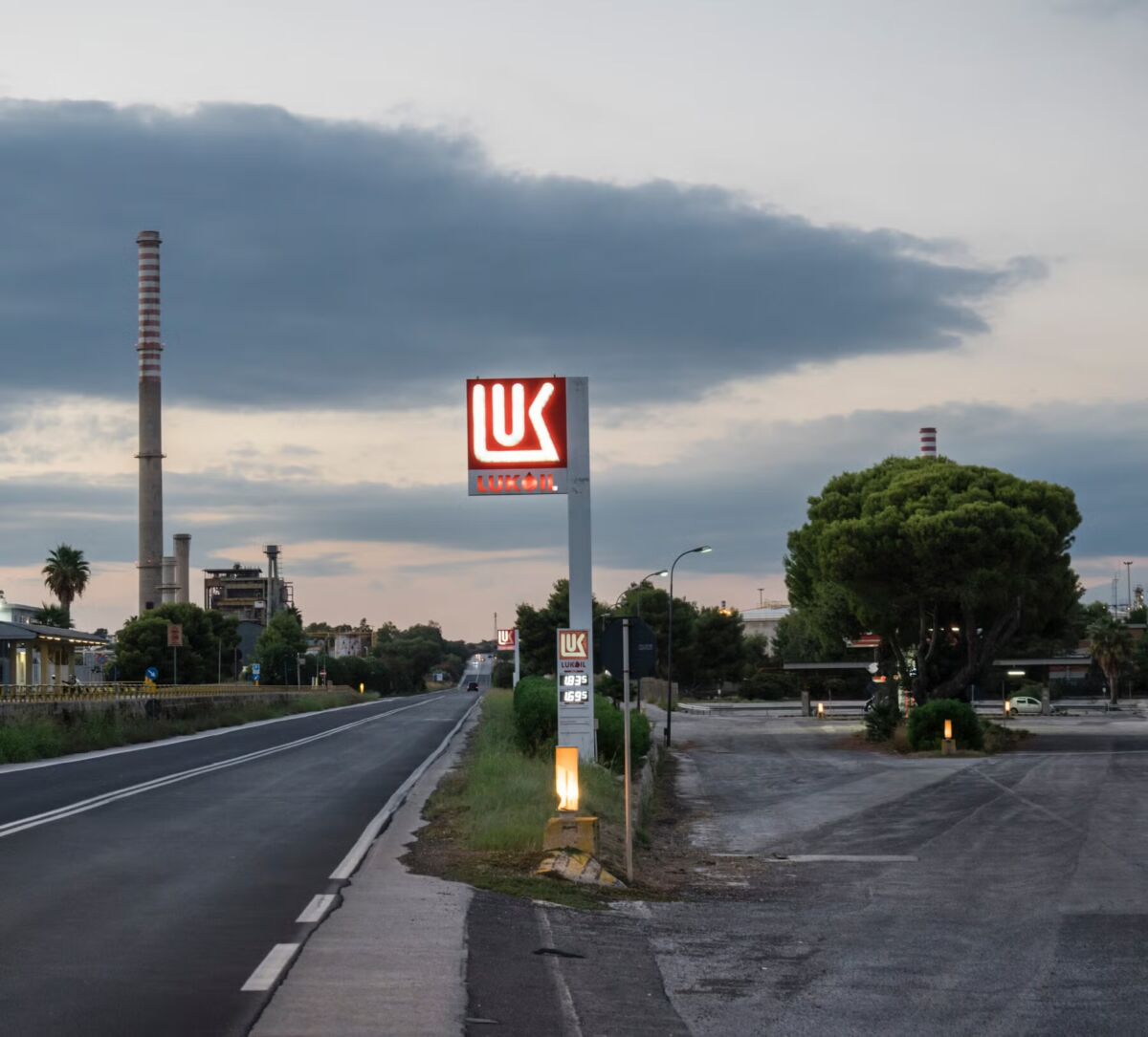 %% NYT: Близкият до Тръмп бивш бос на Челси купува Нефтохим Лукойл Бургас!